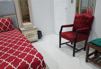 The Karachi Guest House has Balcony rooms