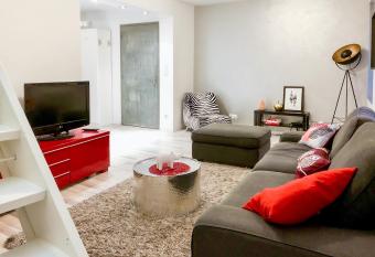 The downtown cosy apartments allows 18 year olds to book a room