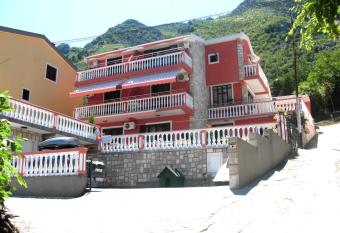 Apartments Simun has Balcony rooms