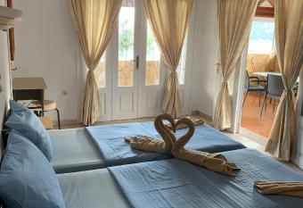 Hamre Apartments (Nicholas) has Balcony rooms