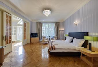 Apartament Kryszta  owy has Balcony rooms