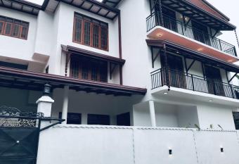 Sayana Lucky has Balcony rooms