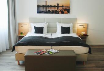 Four Stars by City Hotel allows 18 year olds to book a room