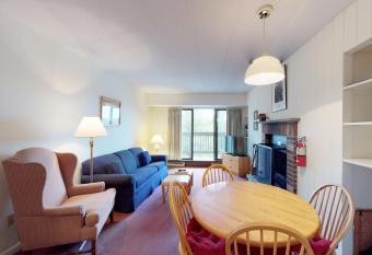 Mountain Green: 2E7 has Balcony rooms