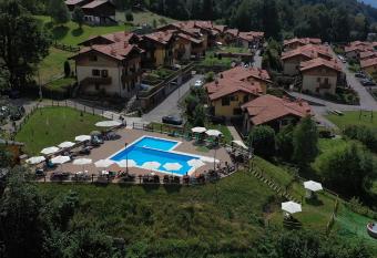 Residence La Pineta has Balcony rooms