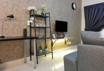 Puchong 8-12 pax 5min LRT Cozy Apartment IOI Mall allows 18 year olds to book a room