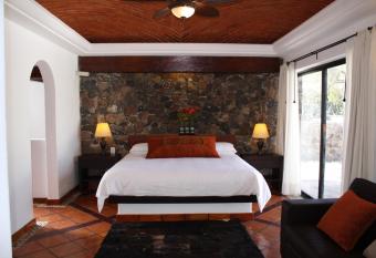 Hotel Villa Mexicana Golf & Equestrian Resort has Balcony rooms