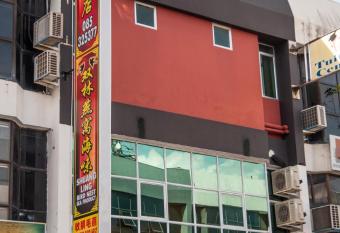 Shuang Ling Inn allows 18 year olds to book a room