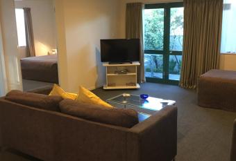 ASURE Cooks Gardens Motor Lodge allows 18 year olds to book a room