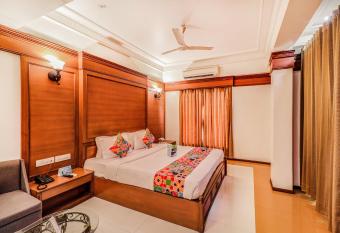 Hotel Summit allows 18 year olds to book a room