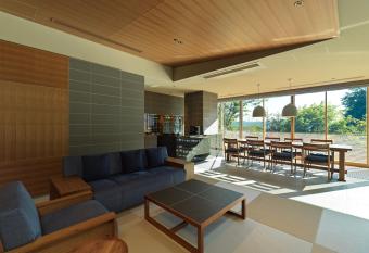 Lake Shikotsu Tsuruga Bessou AO no ZA has rooms with a private hot tub