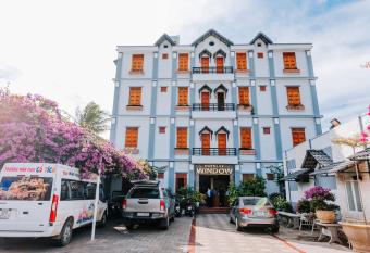 Window 2 Hotel has Balcony rooms