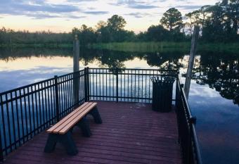 Beautiful 3 Bedroom Apartment minutes from Disney! has rooms with a private hot tub