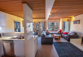 Snowgums 07 has Balcony rooms