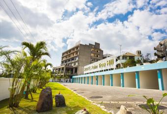 Hotel Palm Tree Hill allows 18 year olds to book a room