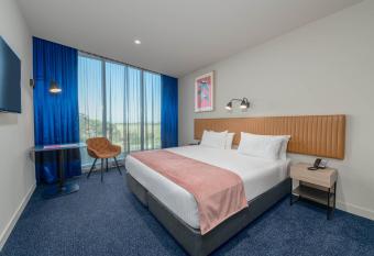 Mantra Melbourne Epping allows 18 year olds to book a room