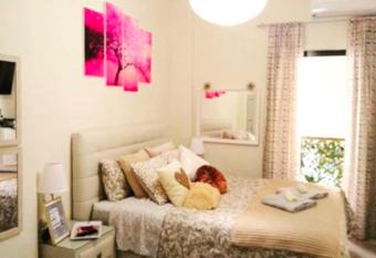 Theano s Cozy & Quiet Lux Central Flat - Wifi & full Amenities has Balcony rooms