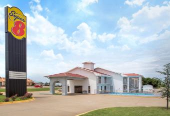 Super 8 by Wyndham Springdale AR has Smoking rooms