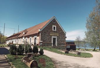 Hotel Jest    b   allows 18 year olds to book a room