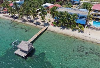 Parrot Cove Lodge has Balcony rooms