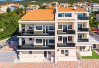 Villa Veronique has Balcony rooms