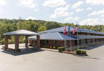 Days Inn by Wyndham Renfro Valley Mount Vernon has Smoking rooms