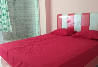 Uni Inn Semarang - Gunung Pati has rooms with a private hot tub