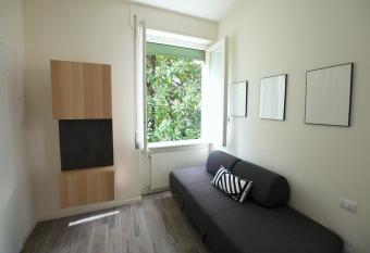 Lake Como Holiday Apartments has Balcony rooms