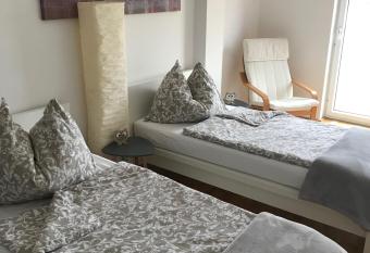 LG Lovely Apartment allows 18 year olds to book a room