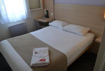 Hotel Formule Club allows 18 year olds to book a room