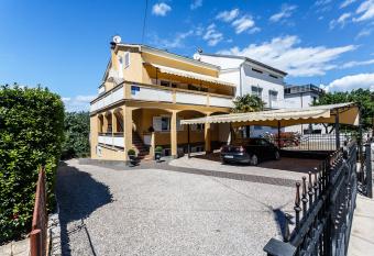 Sara Apartments Malinska has Balcony rooms