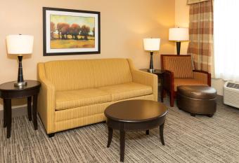 Hilton Garden Inn Jacksonville-Airport has rooms with a private hot tub