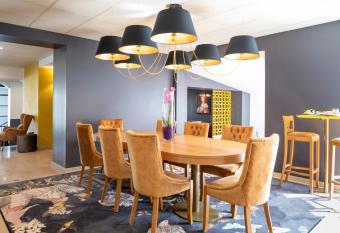 Hotel des Lys allows 18 year olds to book a room