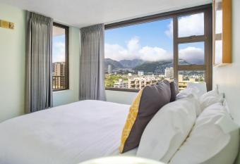 THE PINEAPPLE SUITE at THE WAIKIKI BANYAN allows 18 year olds to book a room