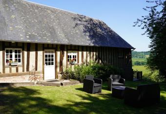 Gite le Normand has Balcony rooms