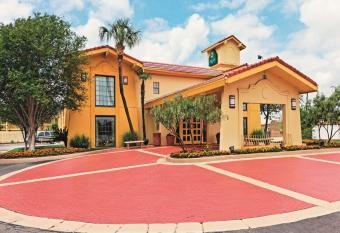 La Quinta Inn by Wyndham San Antonio Lackland allows 18 year olds to book a room