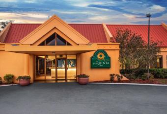 Baymont by Wyndham Intl Speedway/I-95/Daytona Beach allows 18 year olds to book a room