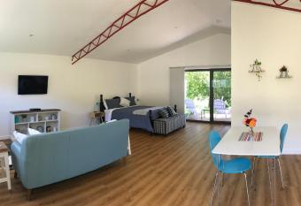 Langleys Port Campbell Hobby Farm has Balcony rooms