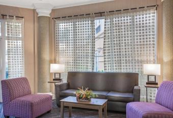 La Quinta Inn & Suites by Wyndham Miami Airport West allows 18 year olds to book a room