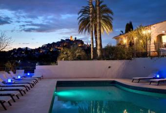 La Bastide de Biot allows 18 year olds to book a room