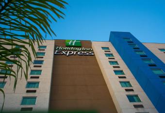 Holiday Inn Express Saltillo Zona Aeropuerto By IHG allows 18 year olds to book a room
