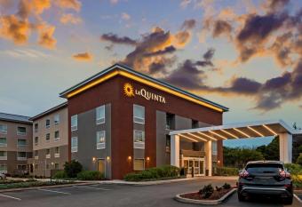 La Quinta Inn & Suites by Wyndham San Francisco Airport N allows 18 year olds to book a room