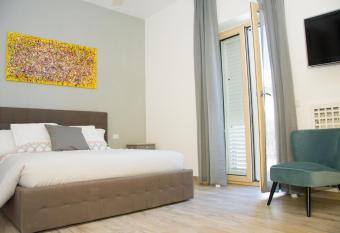 VILLA MATILDA luxury B&B has Balcony rooms