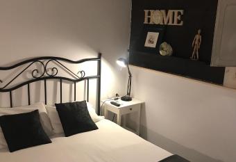 Cozy Rooms Loriguilla has rooms with a private hot tub