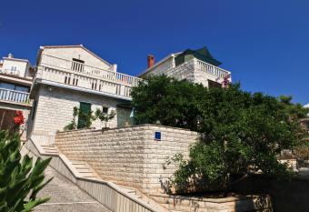 Villa Pinus has Balcony rooms