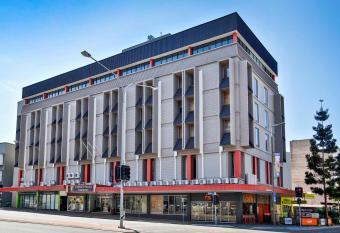 Madison Plaza Townsville allows 18 year olds to book a room