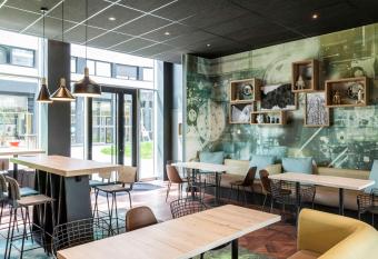 Aparthotel Adagio access Palaiseau Saclay allows 18 year olds to book a room