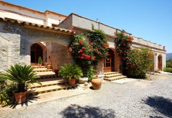 Can Bastons has Balcony rooms