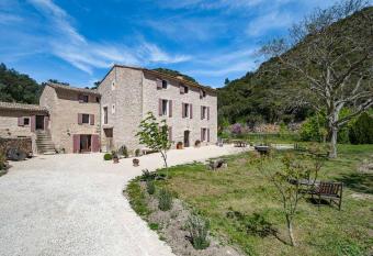La Ressence Luberon allows 18 year olds to book a room
