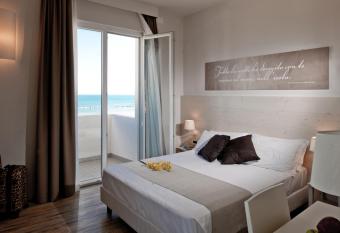 Hotel Universal has Balcony rooms